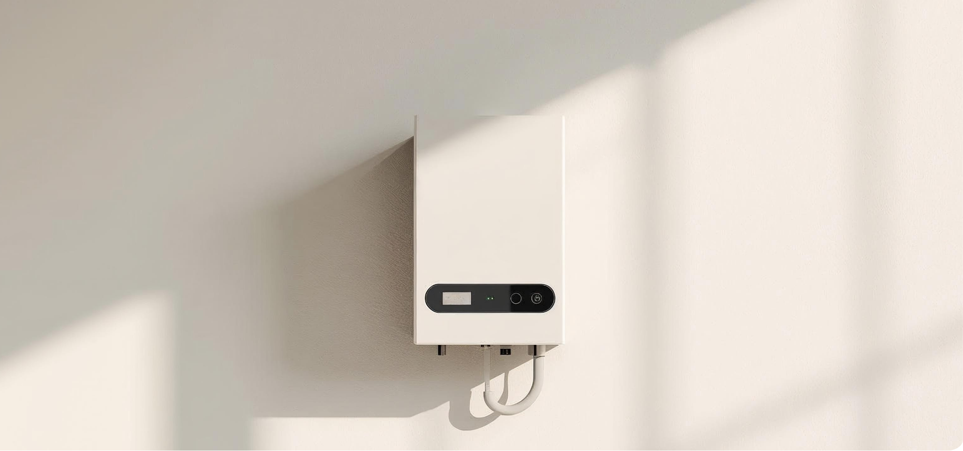 Moderner Wechselrichter an der Wand – effiziente Steuerung und Umwandlung von Solarstrom in nutzbare Energie für Photovoltaikanlagen