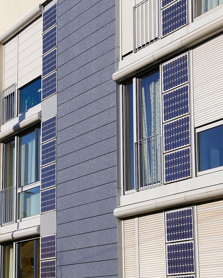 Photovoltaik Fassade – Solarmodule an der Hauswand